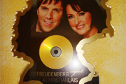 (privat): Goldene CD für das Album 'Ungeteilt' 2012